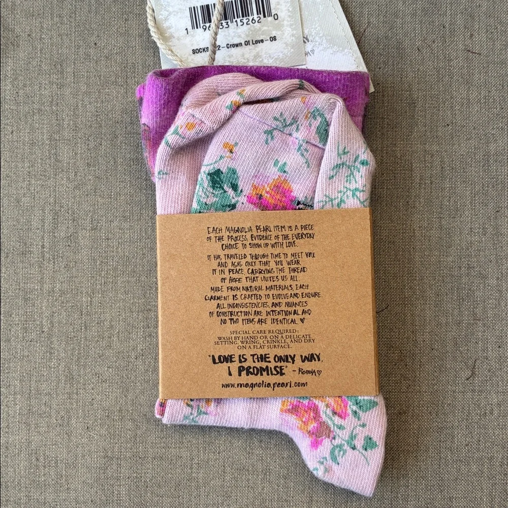 NWT Magnolia Pearl Maysie Socks in Crown of Love - Picture 7 of 9